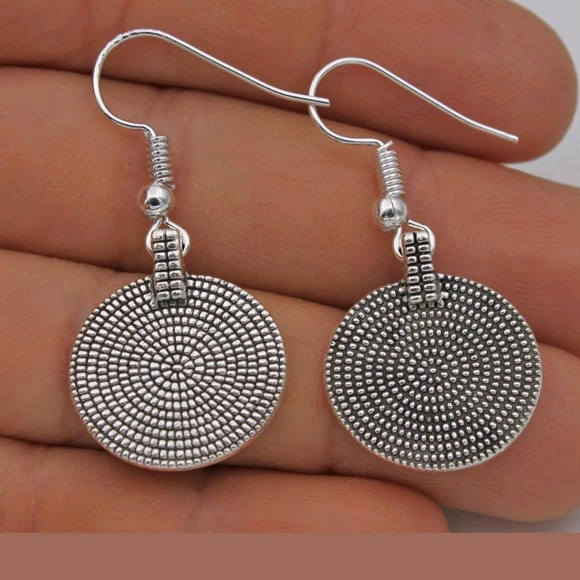 Jewelry - 🔴3/27Bohemian carved circular dangle earrings